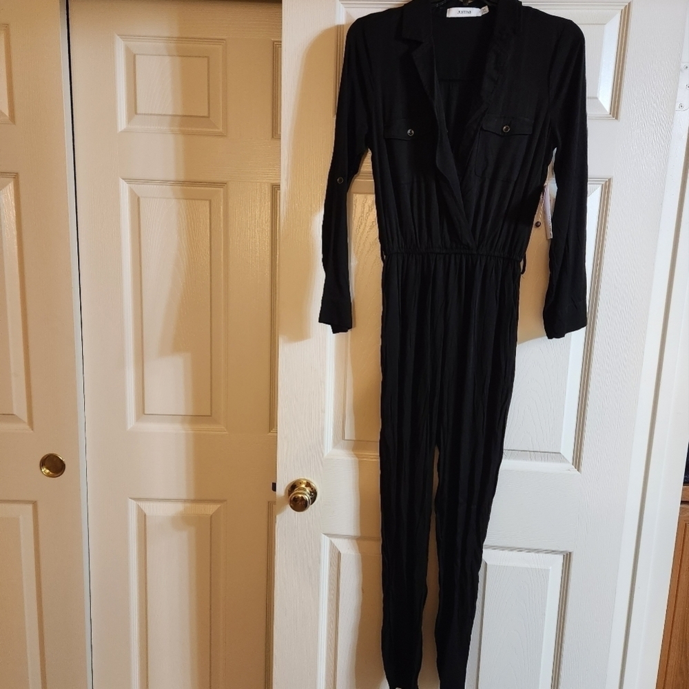 NWT Just Fab Black Long Sleeve Jumpsuit V-Neck And Side Pockets Size XS